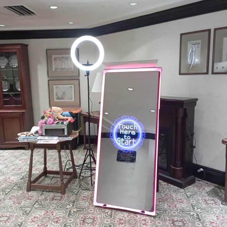 Mirror photobooth Hire in Melbourne