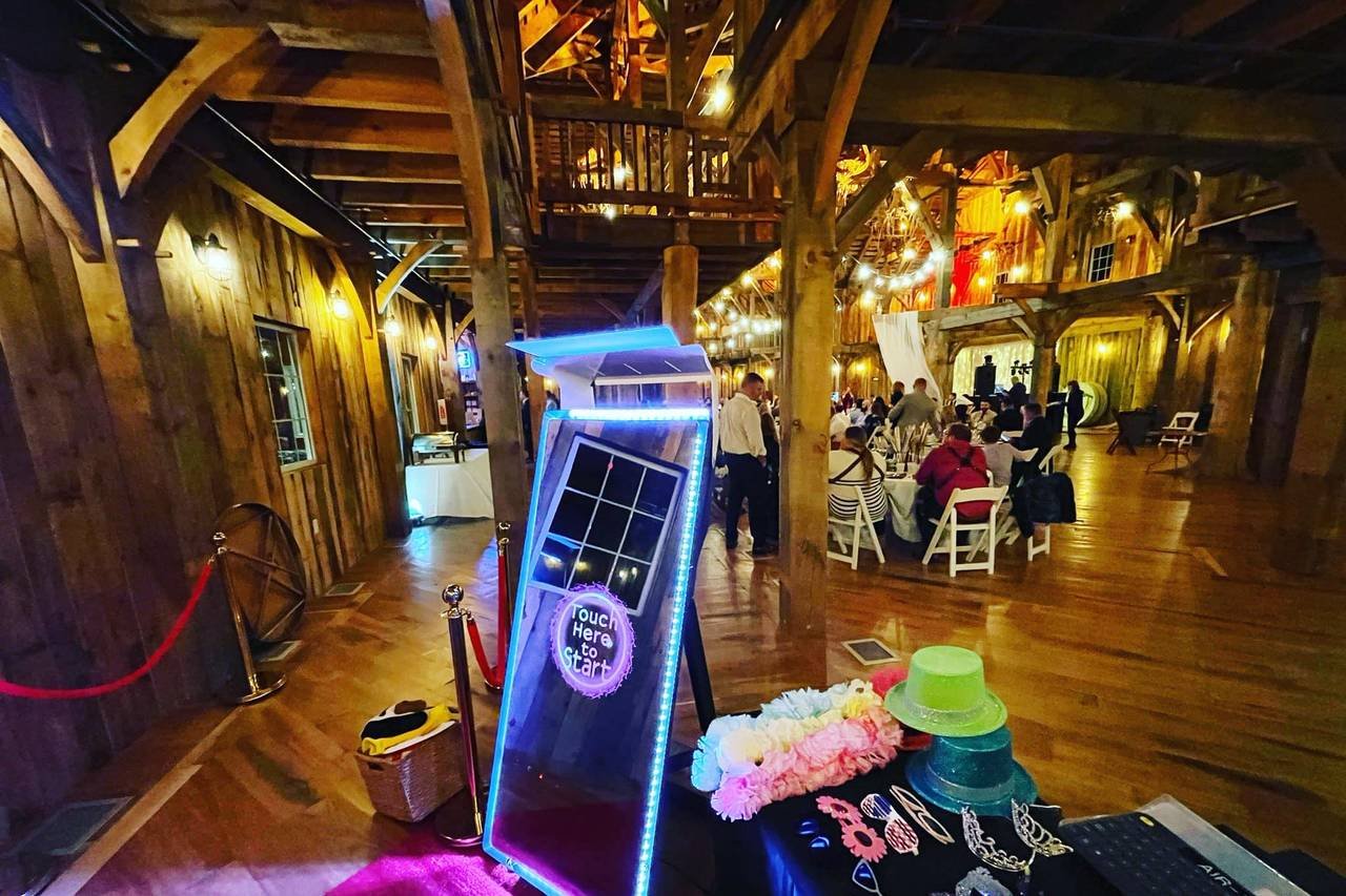 Magic mirror photo booth event